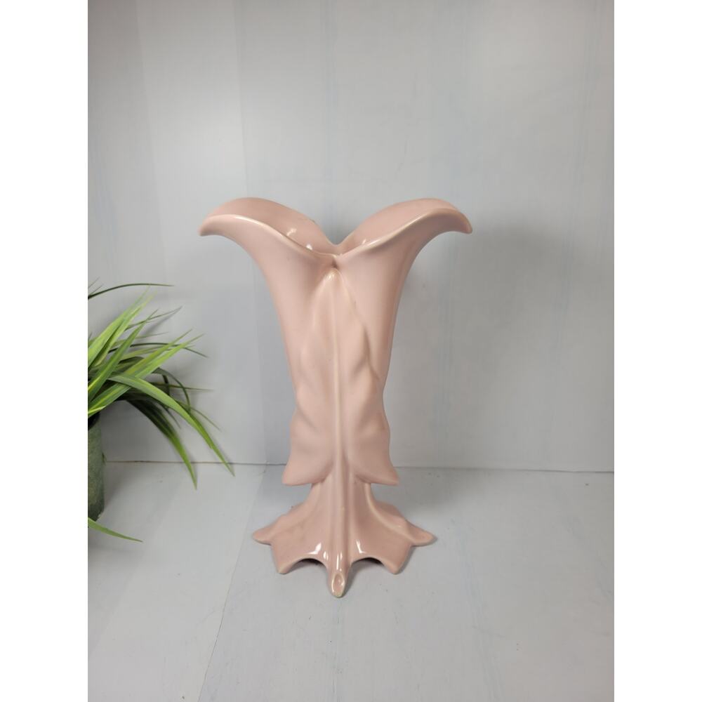 Vintage Camark Pottery Calla Lily Vase 598 Pink Art Pottery (small chip)